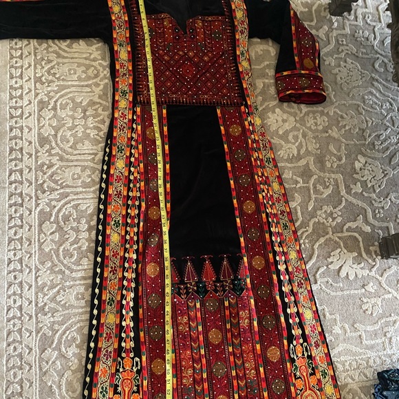 Traditional Velvet Palestinian Thobe - Picture 2 of 7